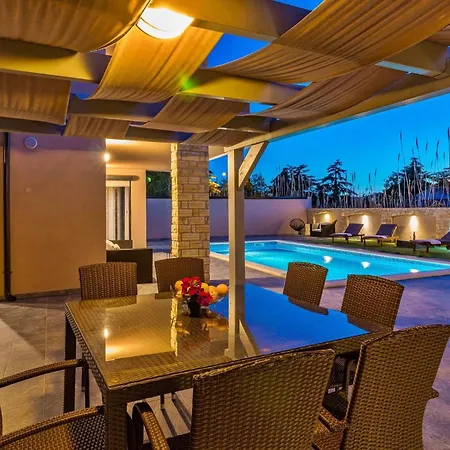 Philippo And Nika Villa *