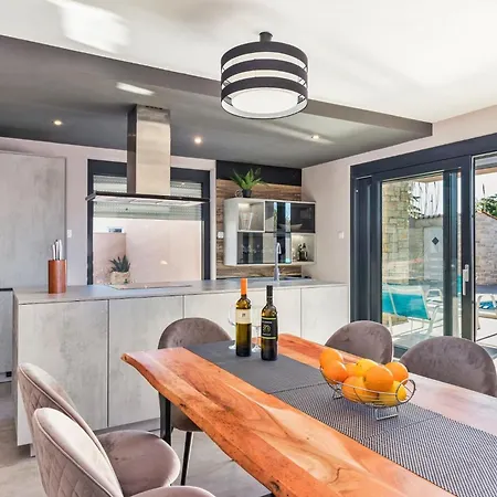 Вілла Philippo And Nika