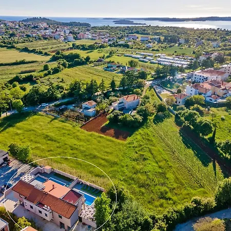 Philippo And Nika Villa *