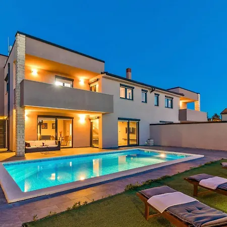 Philippo And Nika Villa *