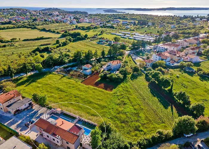 Philippo And Nika Villa *