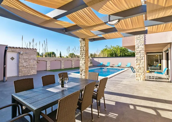 Philippo And Nika Villa *