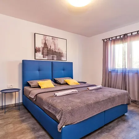 Philippo And Nika Štinjan