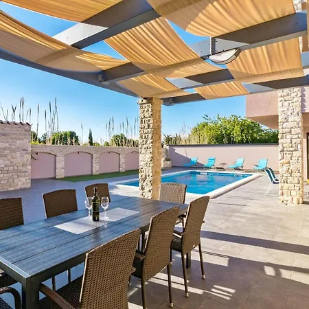 Philippo And Nika Villa *