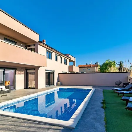 Philippo And Nika Štinjan